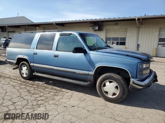 ✅ 1997 GMC Suburban • VIN: 1GKFK16R7VJ707618 • Lot: 49882035. Wystawiony na Copart z przebiegiem 317 771 mil. Bezpłatny archiwum sprzedaży aukcyjnych z USA i szczegółowy raport historii pojazdu na DreamBid. Zdjęcie 4.