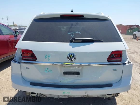 ✅ 2018 Volkswagen Atlas SE • VIN: 1V2CP2CA6JC595282 • Lot: 42227930. Listed on IAAI with 95,800 mi. Free auction sales archive from the USA and detailed vehicle history report at DreamBid. Image 17.