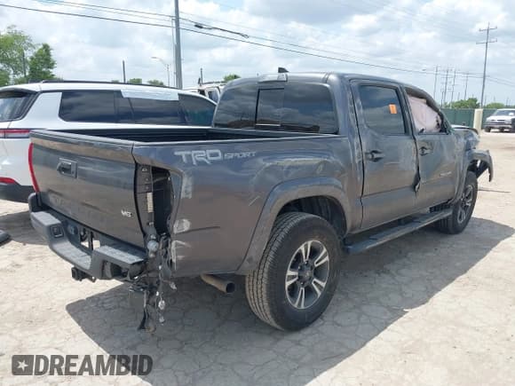✅ 2018 Toyota Tacoma SR5 • VIN: 5TFAZ5CN1JX060828 • Lot: 42219239. Wystawiony na IAAI z przebiegiem 66 652 mil. Bezpłatny archiwum sprzedaży aukcyjnych z USA i szczegółowy raport historii pojazdu na DreamBid. Zdjęcie 4.