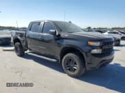 ✅ 2021 Chevrolet Silverado 1500 Custom Trail Boss • VIN: 3GCPYCEL2MG351621 • Lot: 62600554. Wystawiony na Copart z przebiegiem 39 388 mil. Bezpłatny archiwum sprzedaży aukcyjnych z USA i szczegółowy raport historii pojazdu na DreamBid. Zdjęcie 4.