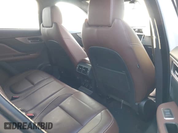 ✅ 2019 Jaguar F-Pace S • VIN: SADCM2FV2KA398507 • Lot: 41409436. Wystawiony na IAAI z przebiegiem 93 687 mil. Bezpłatny archiwum sprzedaży aukcyjnych z USA i szczegółowy raport historii pojazdu na DreamBid. Zdjęcie 8.