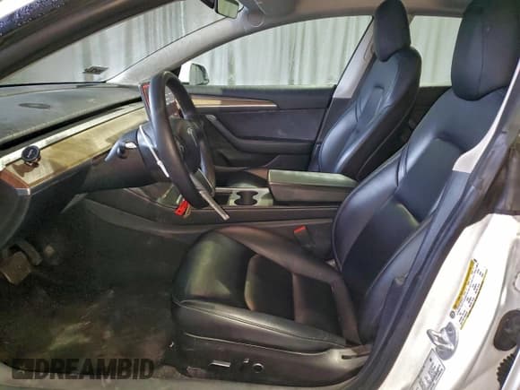 ✅ 2022 Tesla Model 3 • VIN: 5YJ3E1EA7NF372322 • Lot: 94419915. Wystawiony na Copart z przebiegiem 99 693 mil. Bezpłatny archiwum sprzedaży aukcyjnych z USA i szczegółowy raport historii pojazdu na DreamBid. Zdjęcie 7.