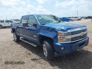✅ 2015 Chevrolet Silverado 2500HD High Country • VIN: 1GC1KXEG4FF622538 • Lot: 42410779. Wystawiony na IAAI z przebiegiem 97 809 mil. Bezpłatny archiwum sprzedaży aukcyjnych z USA i szczegółowy raport historii pojazdu na DreamBid. Zdjęcie 1.