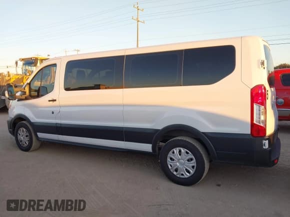 ✅ 2022 Ford Transit Passenger XLT • VIN: 1FBAX2Y88NKA67211 • Lot: 43654076. Wystawiony na IAAI z przebiegiem 210 842 mil. Bezpłatny archiwum sprzedaży aukcyjnych z USA i szczegółowy raport historii pojazdu na DreamBid. Zdjęcie 14.