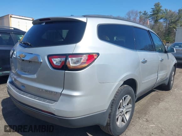 ✅ 2015 Chevrolet Traverse LT • VIN: 1GNKVHKD2FJ121552 • Lot: 41923030. Wystawiony na IAAI z przebiegiem 205 446 mil. Bezpłatny archiwum sprzedaży aukcyjnych z USA i szczegółowy raport historii pojazdu na DreamBid. Zdjęcie 4.