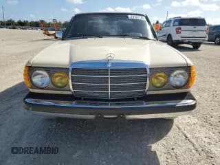 ✅ 1982 Mercedes-Benz 240 • VIN: BAB23A8CB306577 • Lot: 78141144. Wystawiony na Copart z przebiegiem 85 135 mil. Bezpłatny archiwum sprzedaży aukcyjnych z USA i szczegółowy raport historii pojazdu na DreamBid. Zdjęcie 5.