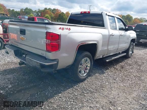 2019 Chevrolet Silverado 1500 LT z VIN 2GCVKPEC7K1173016, wystawiony jako IAAI lot #43286161 z przebiegiem 100 427 mil mil oraz . Historia ofert i sprzedaży dostępna na DreamBid. Obrazek 4.