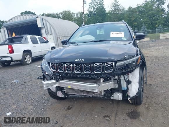 ✅ 2024 Jeep Compass Limited • VIN: 3C4NJDCN8RT139858 • Lot: 42921018. Listed on IAAI with 8,749 mi. Free auction sales archive from the USA and detailed vehicle history report at DreamBid. Image 6.