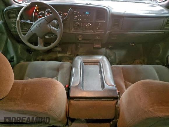 ✅ 2005 Chevrolet Silverado 2500HD LS • VIN: 1GCHK23U85F930143 • Лот: 96323835. Опубликован ранее на Copart с пробегом 342 389 миль. Бесплатный доступ к архиву аукционных продаж из США и подробный отчёт об истории автомобиля на DreamBid. Изображение 8.