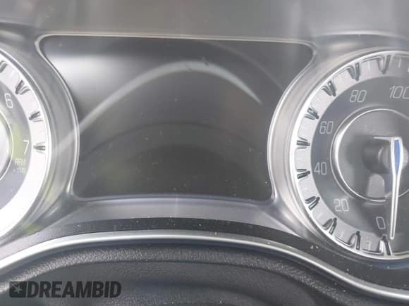 ✅ 2018 Chrysler 300 Touring L • VIN: 2C3CCAAGXJH275057 • Лот: 42945101. Опубликован ранее на IAAI с пробегом Не указан. Бесплатный доступ к архиву аукционных продаж из США и подробный отчёт об истории автомобиля на DreamBid. Изображение 7.