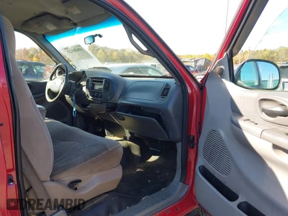 ✅ 1999 Ford F-150 XL • VIN: 2FTRX08L8XCA32330 • Lot: 43620322. Wystawiony na IAAI z przebiegiem Nie podano. Bezpłatny archiwum sprzedaży aukcyjnych z USA i szczegółowy raport historii pojazdu na DreamBid. Zdjęcie 5.