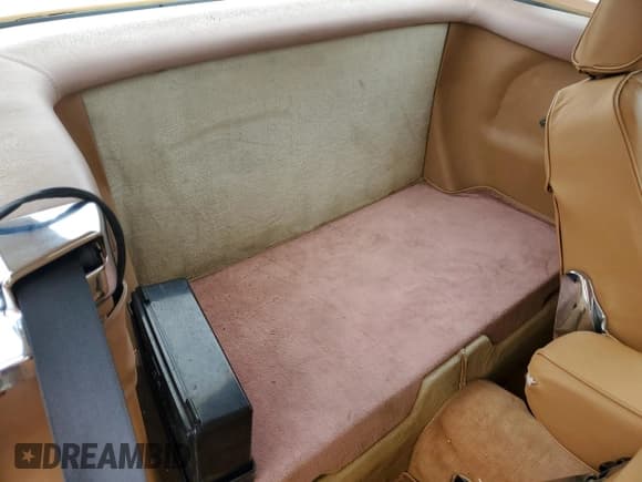 ✅ 1986 Mercedes-Benz 560 SL • VIN: WDBBA48D8GA045467 • Лот: 62560485. Опубликован ранее на Copart с пробегом 64 819 миль. Бесплатный доступ к архиву аукционных продаж из США и подробный отчёт об истории автомобиля на DreamBid. Изображение 10.