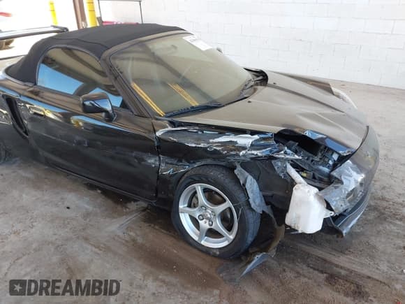 ✅ 2001 Toyota MR2 • VIN: JTDFR320010037114 • Lot: 43401978. Listed on IAAI with 175,987 mi. Free auction sales archive from the USA and detailed vehicle history report at DreamBid. Image 6.