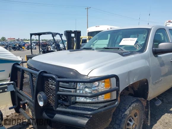✅ 2011 Chevrolet Silverado 2500HD • VIN: 1GB2KVCG0BZ409840 • Lot: 42557164. Wystawiony na IAAI z przebiegiem Nie podano. Bezpłatny archiwum sprzedaży aukcyjnych z USA i szczegółowy raport historii pojazdu na DreamBid. Zdjęcie 12.