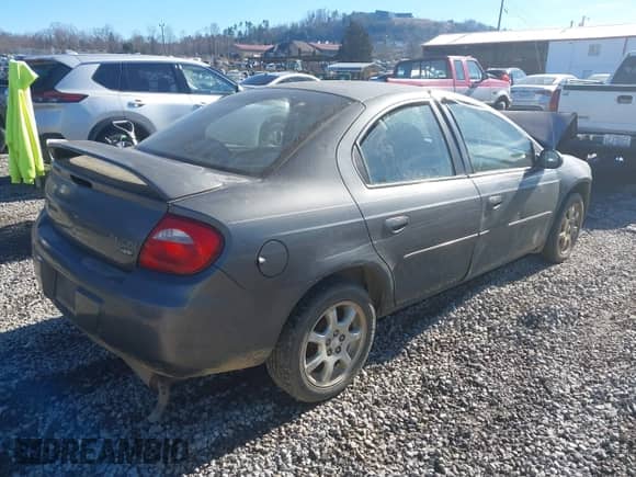 2004 Dodge Neon SXT z VIN 1B3ES56C74D542968, wystawiony jako IAAI lot #41118867 z przebiegiem 125 841 mil mil oraz . Historia ofert i sprzedaży dostępna na DreamBid. Obrazek 4.