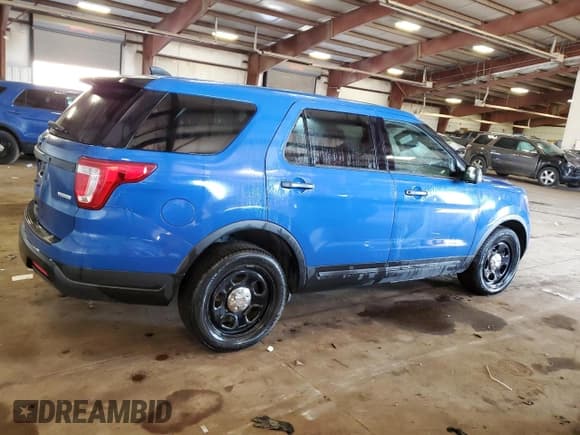 ✅ 2018 Ford Police Interceptor Utility • VIN: 1FM5K8AT7JGB93355 • Lot: 80195835. Wystawiony na Copart z przebiegiem 122 006 mil. Bezpłatny archiwum sprzedaży aukcyjnych z USA i szczegółowy raport historii pojazdu na DreamBid. Zdjęcie 3.
