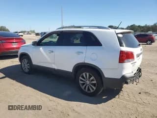 ✅ 2011 Kia Sorento EX • VIN: 5XYKU4A24BG090528 • Lot: 86339785. Wystawiony na Copart z przebiegiem 178 617 mil. Bezpłatny archiwum sprzedaży aukcyjnych z USA i szczegółowy raport historii pojazdu na DreamBid. Zdjęcie 2.