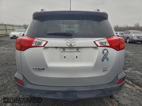 ✅ 2015 Toyota RAV4 LE • VIN: JTMBFREV0FD127073 • Lot: 95066585. Listed on Copart with 225,423 mi. Free auction sales archive from the USA and detailed vehicle history report at DreamBid. Image 6.