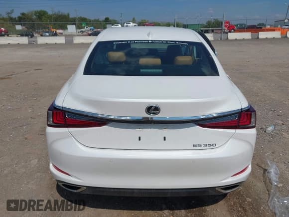 ✅ 2025 Lexus ES 350 • VIN: 58ADZ1B1XSU202721 • Lot: 43223176. Listed on IAAI with 1,031 mi. Free auction sales archive from the USA and detailed vehicle history report at DreamBid. Image 16.