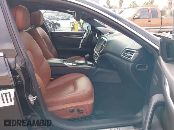 ✅ 2014 Maserati Ghibli • VIN: ZAM57XSA8E1106208 • Lot: 43676142. Wystawiony na IAAI z przebiegiem 53 256 mil. Bezpłatny archiwum sprzedaży aukcyjnych z USA i szczegółowy raport historii pojazdu na DreamBid. Zdjęcie 5.