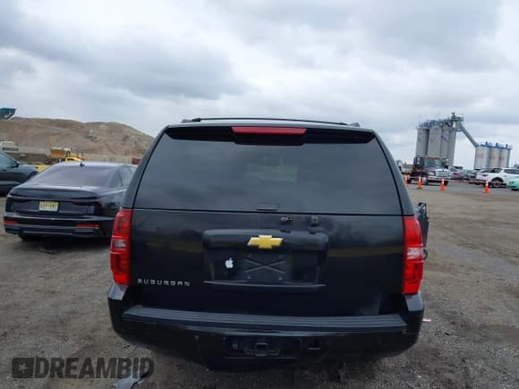 ✅ 2013 Chevrolet Suburban LT • VIN: 1GNSKJE77DR346277 • Lot: 43679072. Listed on IAAI with 435,900 mi. Free auction sales archive from the USA and detailed vehicle history report at DreamBid. Image 16.