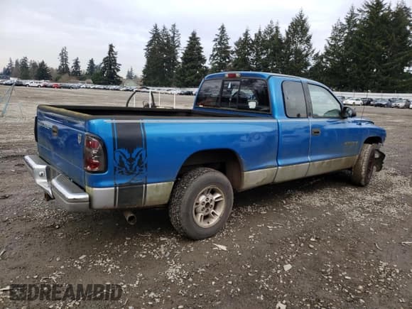 ✅ 1999 Dodge Dakota SLT • VIN: 1B7GL22X5XS207736 • Lot: 42440975. Wystawiony na Copart z przebiegiem 194 001 mil. Bezpłatny archiwum sprzedaży aukcyjnych z USA i szczegółowy raport historii pojazdu na DreamBid. Zdjęcie 3.