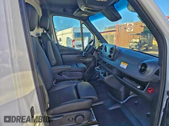 ✅ 2023 Mercedes-Benz Sprinter • VIN: W1X8N23Y6PN256271 • Лот: 96418695. Опубликован ранее на Copart с пробегом 12 миль. Бесплатный доступ к архиву аукционных продаж из США и подробный отчёт об истории автомобиля на DreamBid. Изображение 5.
