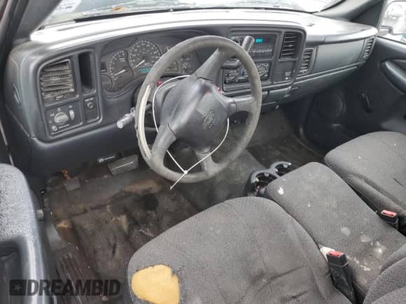 2002 Chevrolet Silverado 1500 z VIN 1GCEC14W12Z185739, wystawiony jako Copart lot #71419234 z przebiegiem 131 034 mil mil oraz Czysty tytuł • Clean title. Historia ofert i sprzedaży dostępna na DreamBid. Obrazek 8.