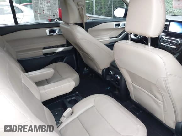 ✅ 2021 Ford Explorer Limited • VIN: 1FMSK7FH2MGA33292 • Lot: 42247441. Wystawiony na IAAI z przebiegiem 75 116 mil. Bezpłatny archiwum sprzedaży aukcyjnych z USA i szczegółowy raport historii pojazdu na DreamBid. Zdjęcie 8.