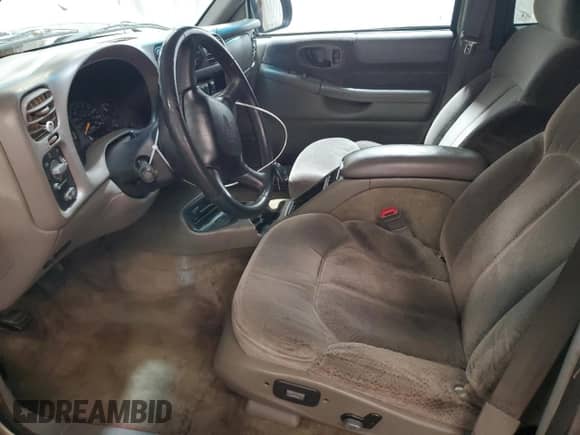 ✅ 2000 Chevrolet Blazer LT • VIN: 1GNDT13WXY2353612 • Lot: 82120334. Wystawiony na Copart z przebiegiem 147 410 mil. Bezpłatny archiwum sprzedaży aukcyjnych z USA i szczegółowy raport historii pojazdu na DreamBid. Zdjęcie 7.