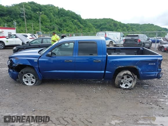 ✅ 2010 Dodge Dakota Bighorn/Lonestar • VIN: 1D7CW3GPXAS116883 • Lot: 42329654. Wystawiony na IAAI z przebiegiem 90 057 mil. Bezpłatny archiwum sprzedaży aukcyjnych z USA i szczegółowy raport historii pojazdu na DreamBid. Zdjęcie 14.