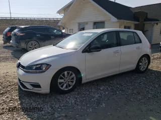 ✅ 2018 Volkswagen Golf S • VIN: 3VWB17AU5JM296810 • Lot: 48244195. Wystawiony na Copart z przebiegiem 74 095 mil. Bezpłatny archiwum sprzedaży aukcyjnych z USA i szczegółowy raport historii pojazdu na DreamBid. Zdjęcie 1.