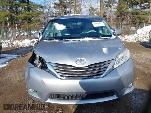 ✅ 2014 Toyota Sienna XLE • VIN: 5TDYK3DC5ES510156 • Lot: 43828821. Listed on IAAI with 233,799 mi. Free auction sales archive from the USA and detailed vehicle history report at DreamBid. Image 13.