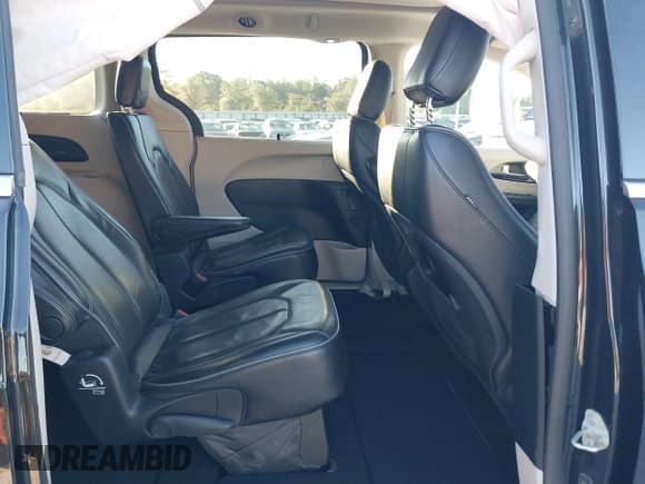 ✅ 2020 Chrysler Pacifica Limited • VIN: 2C4RC1GG0LR109673 • Лот: 43600805. Опубликован ранее на IAAI с пробегом 57 384 миль. Бесплатный доступ к архиву аукционных продаж из США и подробный отчёт об истории автомобиля на DreamBid. Изображение 8.