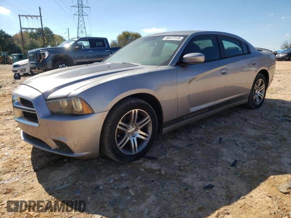 2013 Dodge Charger SE с VIN 2C3CDXBG2DH639345, выставлен на аукционе Copart как лот 85417115 с пробегом 131 049 миль миль и Чистый • Clean title. История ставок и продаж доступна на DreamBid. Изображение 1.