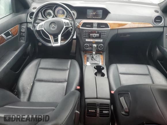 ✅ 2012 Mercedes-Benz C 300 Sport • VIN: WDDGF8BB1CA623884 • Лот: 60801935. Опубликован ранее на Copart с пробегом 146 817 миль. Бесплатный доступ к архиву аукционных продаж из США и подробный отчёт об истории автомобиля на DreamBid. Изображение 8.