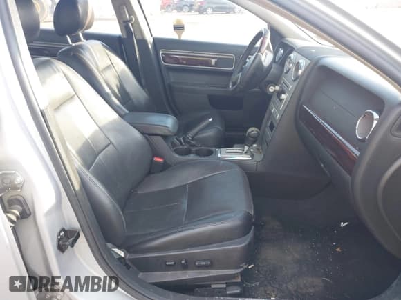 ✅ 2006 Lincoln Zephyr • VIN: 3LNHM26196R619199 • Lot: 41812678. Listed on IAAI with 132,823 mi. Free auction sales archive from the USA and detailed vehicle history report at DreamBid. Image 5.