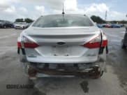 ✅ 2014 Ford Fiesta SE • VIN: 3FADP4BJ1EM171442 • Lot: 83794675. Wystawiony na Copart z przebiegiem 226 392 mil. Bezpłatny archiwum sprzedaży aukcyjnych z USA i szczegółowy raport historii pojazdu na DreamBid. Zdjęcie 6.