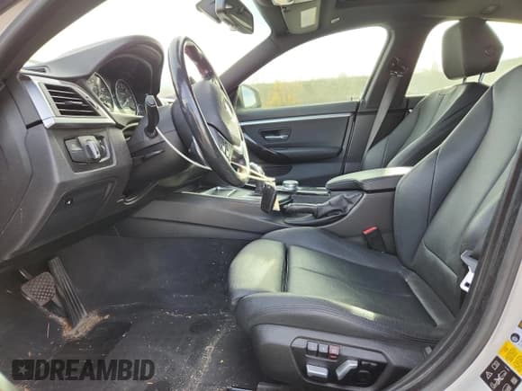 ✅ 2018 BMW 4 Series 430i xDrive • VIN: WBA4J3C55JBG91944 • Lot: 93328935. Wystawiony na Copart z przebiegiem 98 881 mil. Bezpłatny archiwum sprzedaży aukcyjnych z USA i szczegółowy raport historii pojazdu na DreamBid. Zdjęcie 7.