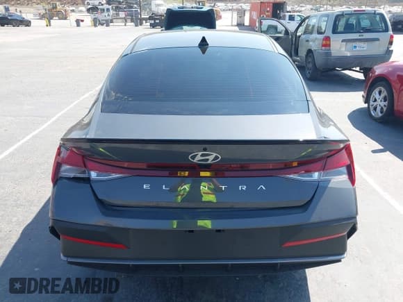 ✅ 2025 Hyundai Elantra SEL Sport • VIN: KMHLM4DG7SU020513 • Lot: 43218775. Listed on IAAI with 5,390 mi. Free auction sales archive from the USA and detailed vehicle history report at DreamBid. Image 16.