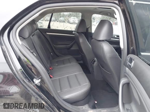 ✅ 2009 Volkswagen Jetta SE • VIN: 3VWRM71K49M097215 • Lot: 43673887. Listed on IAAI with 128,098 mi. Free auction sales archive from the USA and detailed vehicle history report at DreamBid. Image 8.