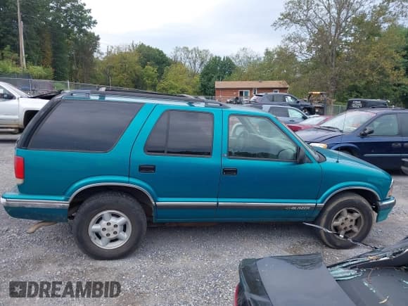 ✅ 1996 Chevrolet Blazer • VIN: 1GNDT13W3T2305670 • Lot: 43289049. Wystawiony na IAAI z przebiegiem 162 629 mil. Bezpłatny archiwum sprzedaży aukcyjnych z USA i szczegółowy raport historii pojazdu na DreamBid. Zdjęcie 14.