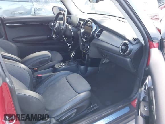 ✅ 2024 MINI Hardtop Cooper SE • VIN: WMW13DJ07R2U39440 • Лот: 41275780. Опубликован ранее на IAAI с пробегом 16 009 миль. Бесплатный доступ к архиву аукционных продаж из США и подробный отчёт об истории автомобиля на DreamBid. Изображение 5.