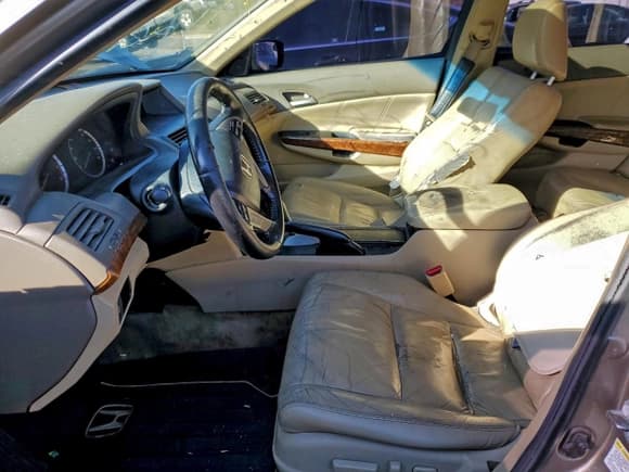 ✅ 2010 Honda Accord EX-L • VIN: 1HGCP3F81AA002229 • Lot: 94864085. Listed on Copart with 207,624 mi. Free auction sales archive from the USA and detailed vehicle history report at DreamBid. Image 7.