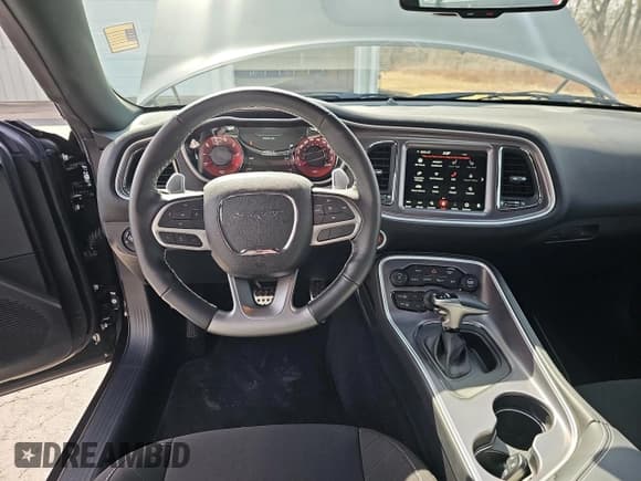 ✅ 2021 Dodge Challenger SRT Super Stock • VIN: 2C3CDZL97MH609608 • Lot: 48615185. Wystawiony na Copart z przebiegiem 1 740 mil. Bezpłatny archiwum sprzedaży aukcyjnych z USA i szczegółowy raport historii pojazdu na DreamBid. Zdjęcie 9.