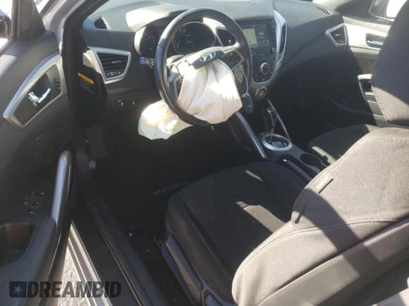 ✅ 2017 Hyundai Veloster • VIN: KMHTC6AD3HU316162 • Lot: 76616464. Wystawiony na Copart z przebiegiem 42 319 mil. Bezpłatny archiwum sprzedaży aukcyjnych z USA i szczegółowy raport historii pojazdu na DreamBid. Zdjęcie 8.