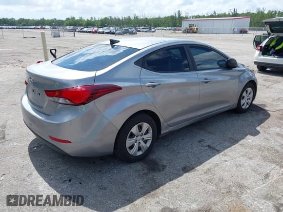 ✅ 2016 Hyundai Elantra SE • VIN: 5NPDH4AE8GH774845 • Lot: 42849543. Listed on IAAI with 122,622 mi. Free auction sales archive from the USA and detailed vehicle history report at DreamBid. Image 4.