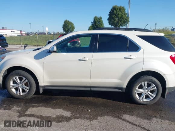 ✅ 2014 Chevrolet Equinox LT • VIN: 1GNALCEK8EZ134675 • Lot: 43300580. Wystawiony na IAAI z przebiegiem 182 839 mil. Bezpłatny archiwum sprzedaży aukcyjnych z USA i szczegółowy raport historii pojazdu na DreamBid. Zdjęcie 15.