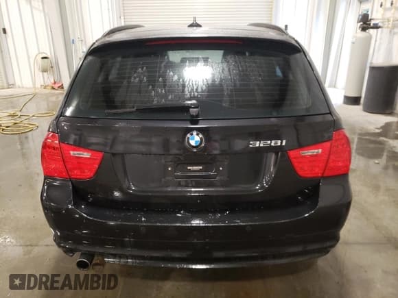 ✅ 2012 BMW 3 Series 328i xDrive • VIN: WBAUU3C55CA543158 • Лот: 57173324. Опубликован ранее на Copart с пробегом 92 648 миль. Бесплатный доступ к архиву аукционных продаж из США и подробный отчёт об истории автомобиля на DreamBid. Изображение 6.