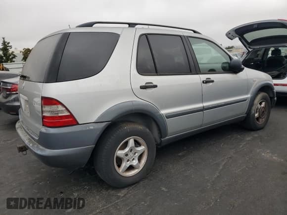 ✅ 1998 Mercedes-Benz M 320/430/500 • VIN: 4JGAB54E1WA026462 • Lot: 71911535. Wystawiony na Copart z przebiegiem 95 258 mil. Bezpłatny archiwum sprzedaży aukcyjnych z USA i szczegółowy raport historii pojazdu na DreamBid. Zdjęcie 3.